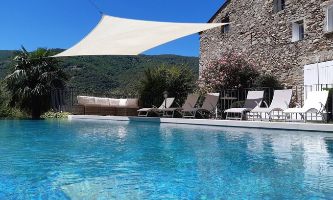 Arles-sur-Tech Apartamento | Cosy studio nestled in the forest with wood-fired hot tub