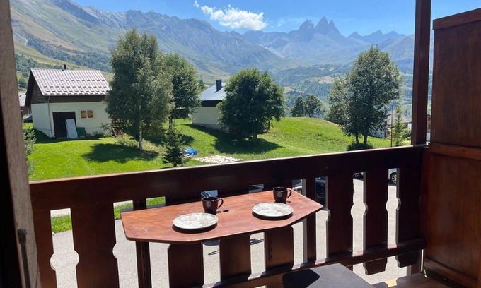 Albiez-le-Vieux Apartamento | Cosy studio with superb view of the Aiguilles d'Arves at the foot of the slopes