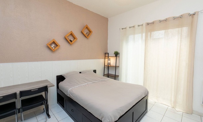 Les Arceaux Apartamento | Cosy studio with small courtyard
