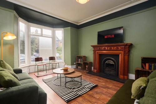 Sheffield Villa | Cosy, Stylish, Leafy And Homely