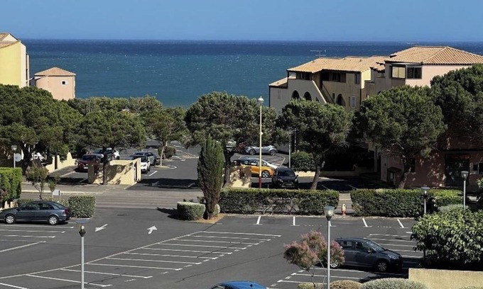 Saint-Pierre-la-Mer Apartamento | Cosy T2 sea view, bedroom + cabin, mezzanine, parking