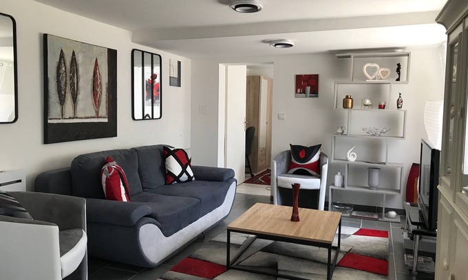 Avrille Apartamento | Cosy T3, large garden, 200 m from Parc St Nicolas, parking, Wifi THD, Angers