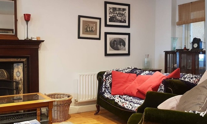 Banagher Casa | Cosy Townhouse on The Hill in Ireland