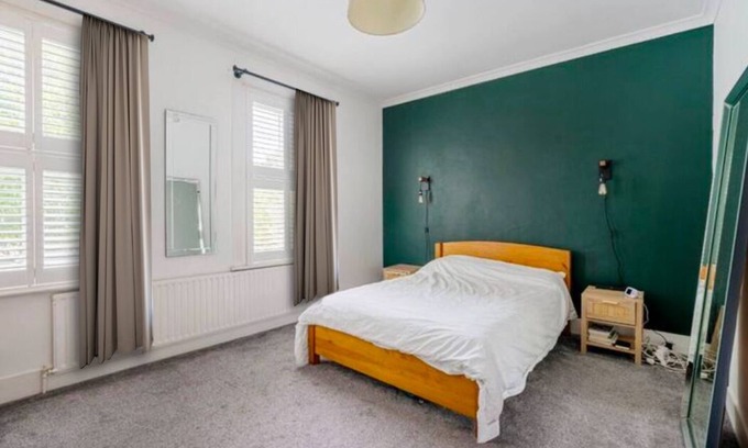 Penge and Cator Casa | Cosy tranquil 3 bed semi-detach house on quite leafy street
