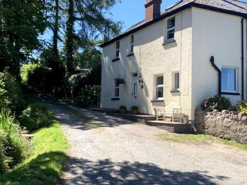 Colwyn Bay Casa | Cosy Two Bedroom Cottage with Fireplace