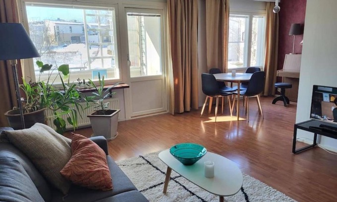 Koillinen District Apartamento | Cosy, two room 62 m2 apartment in Helsinki, free parking lot