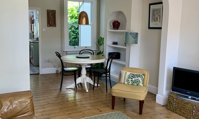 Arbury Cabaña | Cosy Victorian cottage close to Cambridge University colleges and city centre.
