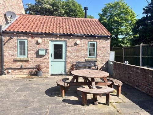 Barmston Casa | Cosy Village location - One Bedroom Barn