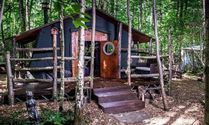 Broad Oak Otro | Cosy woodland Romantic retreat With log fires and nature