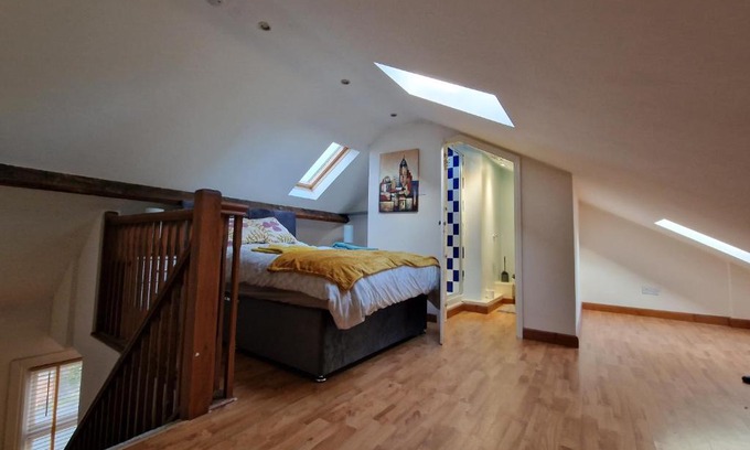 Evesham Casa | CosyHomeStay Evesham Spacious home W/Free Parking & WiFi
