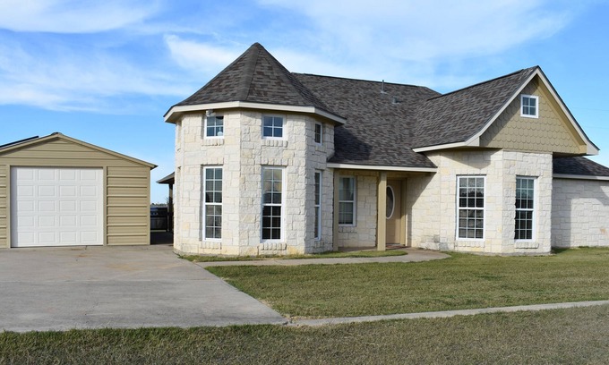 Del Valle Casa | Austin ~ COTA ~ Fútbol ~ Fórmula 1 ~ ACL ~ Anfiteatro 360 ~ SXSW ~ MotoGP ~ EXPO