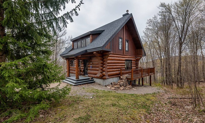 Lac Superieur Village Chalet De Esquí | Cote Nord Tremblant Scandinavian Log cabin, hot tub, pool, tennis, CITQ 234533