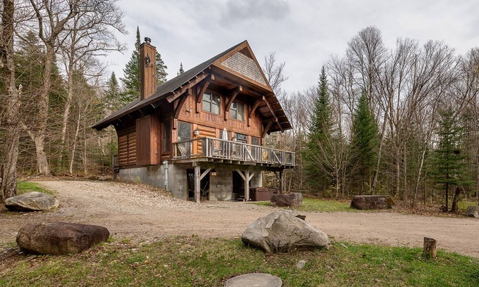 Lac-Superieur Chalet De Esquí | Cote Nord Tremblant Cozy 4 bedroom Log cabin CITQ 234463