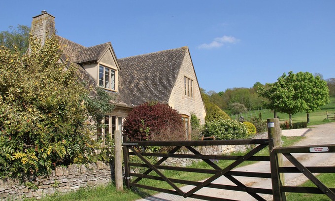 Stanton Cabaña | Cotswold Cottage en el pueblo histórico de Stanton con vistas a campos abiertos