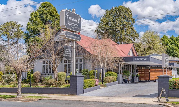 Armidale Hotel | Cotswold Gardens
