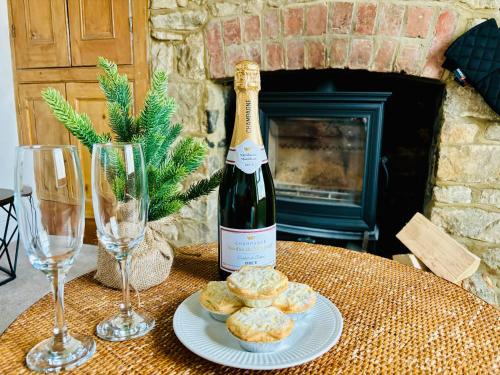Chipping Norton Casa | Cotswold Home over 4 floors - perfect for Families Friends Contractors
