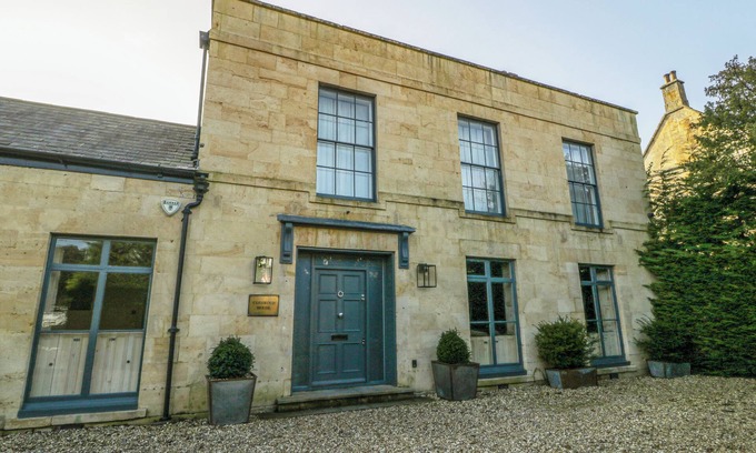 Moreton-in-Marsh Cabaña | COTSWOLD HOUSE, pet friendly, with open fire in Moreton-In-Marsh