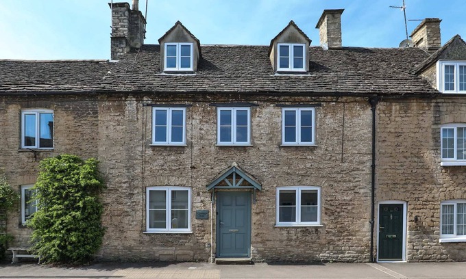 Tetbury Casa | Cotswold Stone Cottage with 3 Ensuites and Central location Coombers Mead Cottag