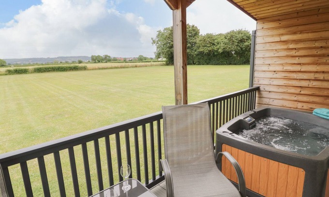 Bretforton Cabaña | COTSWOLD VIEW 2, romantic, character holiday cottage in Honeybourne