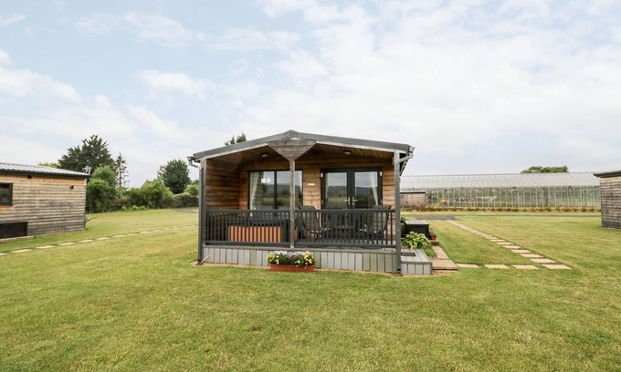 Bretforton Cabaña | COTSWOLD VIEW 3, romantic, character holiday cottage in Honeybourne