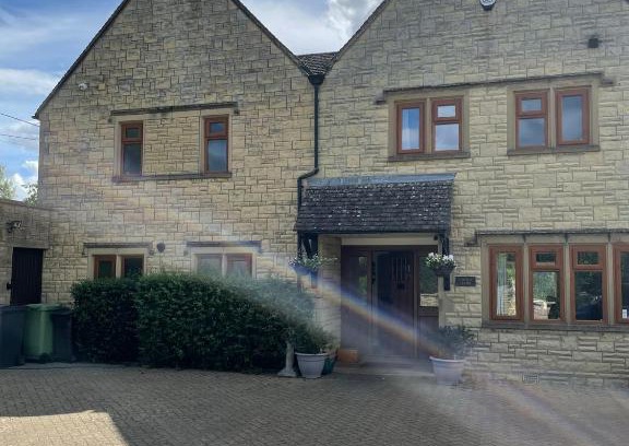 Bourton Casa | Cotswolds Luxury House in Central Bourton Large Sleeps 2-11. Pet Friendly.