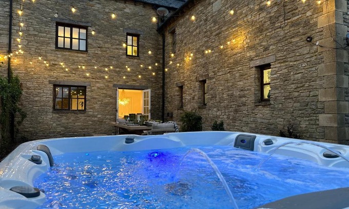 Burton Casa | Cotswolds Retreat - Bath & Castle Combe - Hot Tub
