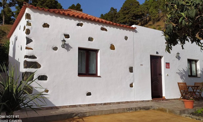 Fuencaliente de la Palma Cabaña | Casa el Nisperero. Casa rústica en un lugar tranquilo, ideal para el descanso.