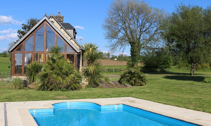 Saint-Michel-de-Montjoie Cabaña | Cottage 'La Bergerie' in the Norman bocage (swimming pool and tennis court)