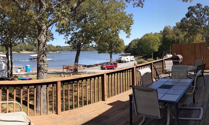 Benton Cabaña | Cottage #1 King Creek Resort & Marina