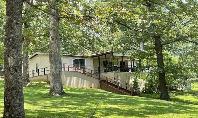 Almo Cabina | Cottage 11 · Lakeview home on Kentucky Lake - Sleeps 12 - Pet Friendly!
