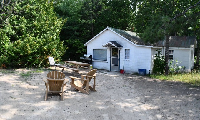 Sauble Beach Cabaña | Cottage #11 - Private Beach Access
