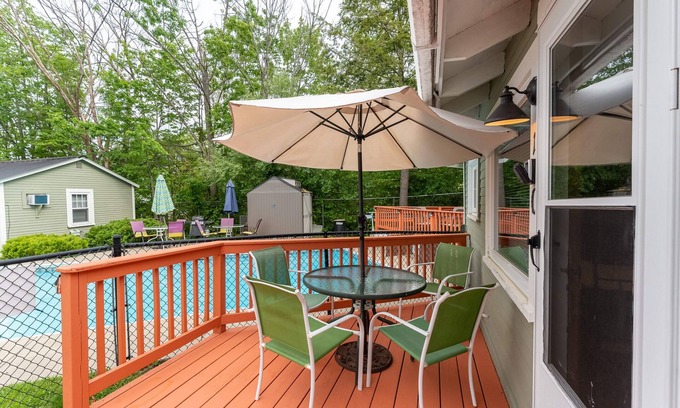 Weirs Beach Cabina | Cottage 11 Summary: T