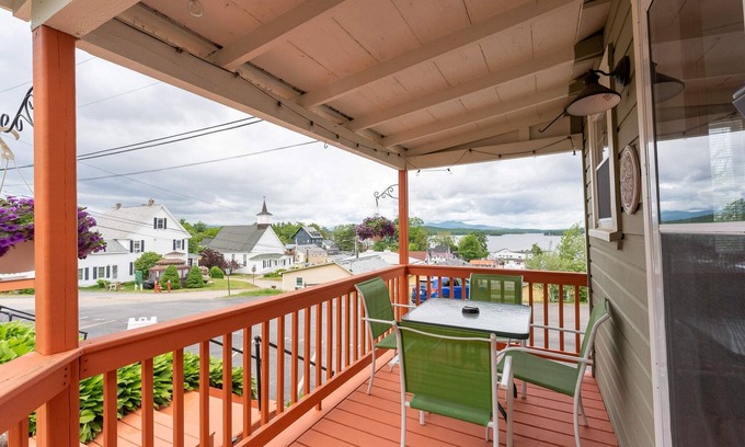 Weirs Beach Cabina | Cottage 16 Summary: T