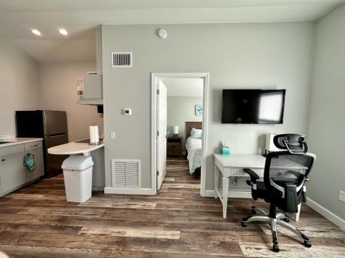 Tavares Casa | Cottage 23, The Lighthouse - Dora Canal Court - a downtown, waterfront community