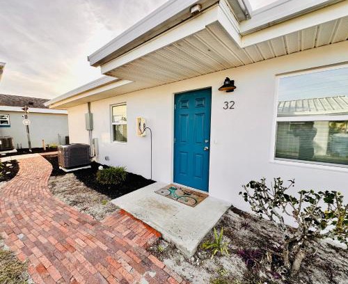Tavares Casa | Cottage 32, Flamingo Bungalow - Dora Canal Court - a downtown, waterfront community