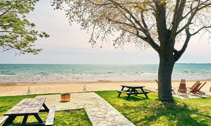 Wainfleet Cabaña | Cottage 4: Beachfront Cottage Escape