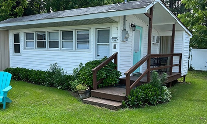 St. Michaels Cabaña | Cottage #4 Chesapeake Blue down the drive way.