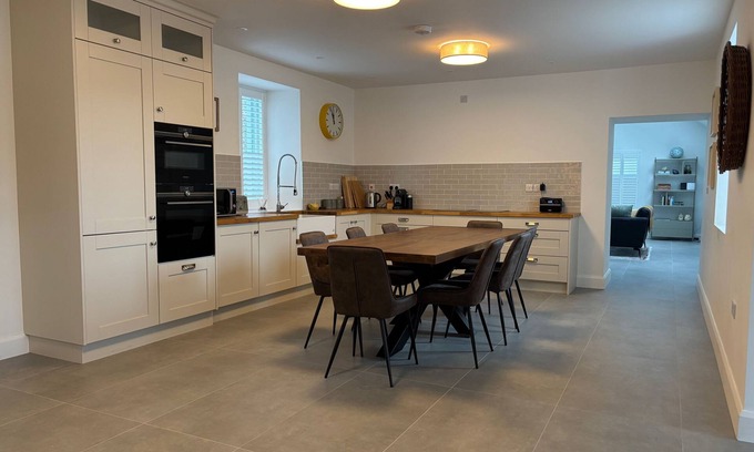 Clifden Cabaña | Cottage 440 - Clifden - sleeps 8 guests in 4 bedrooms