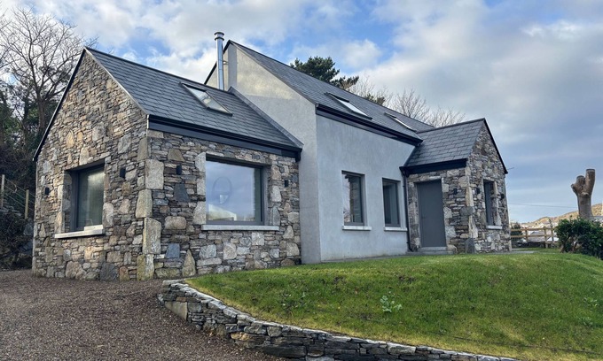Clifden Cabaña | Cottage 482 - Clifden - sleeps 6 guests in 3 bedrooms