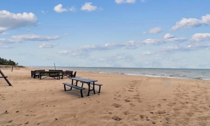 Greenbush Cabina | Cottage #5: 3BR/1BA Relaxing Lakeside Retreat!nn