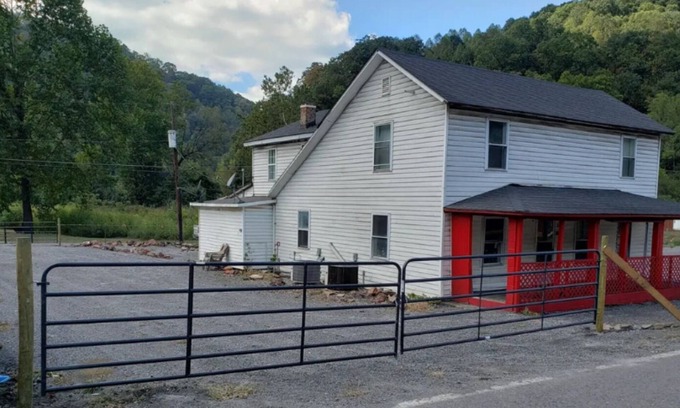 Eckman Cabaña | Cottage 5 In Eckman Central to Hatfield McCoy trails. ATV Rental Offered!