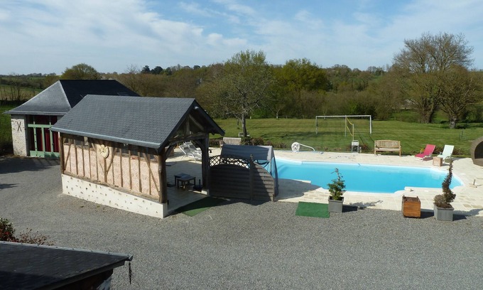 Chateau-Gontier Casa | Cabaña 5 personas con piscina y posibilidad de albergue para 4 personas y sala de recepción