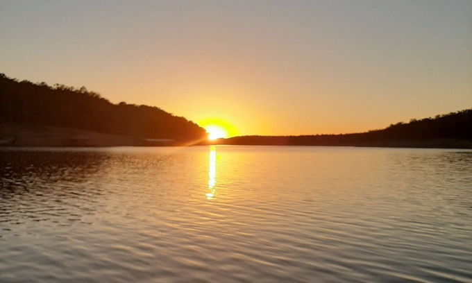 Mountain Home Cabaña | Cottage #6 on Bull Shoals Lake nestled in the woods, Remodeled with fireplace