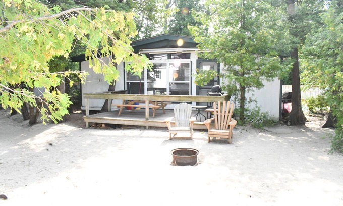 Sauble Beach Cabaña | Cottage #6 - Sauble Beach Front