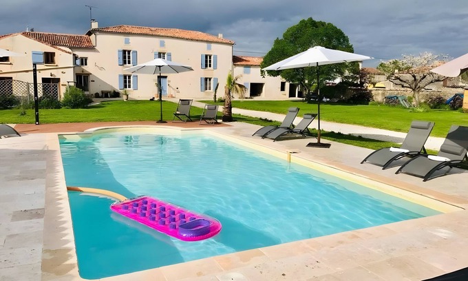 Vergne Casa | Casita de campo "Ambre" con piscina compartida, terraza privada y Wi-Fi