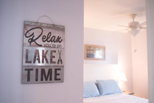 Geneva Apartamento | Cottage at Cast Away Kayaks Fire Pit & Game Room