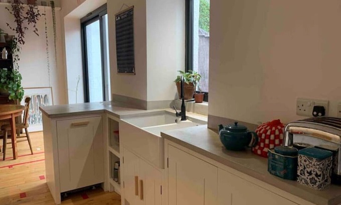 Portobello Cabaña | Cottage at Edinburgh's Seaside