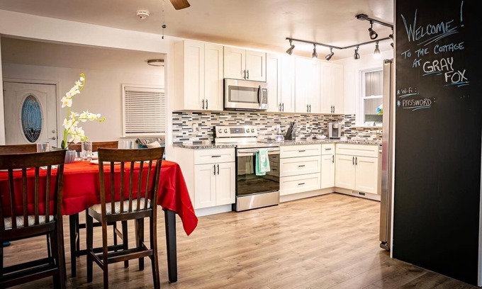 Kabletown Cabaña | Cottage at Gray Fox- Many Attraction- Pet Friendly