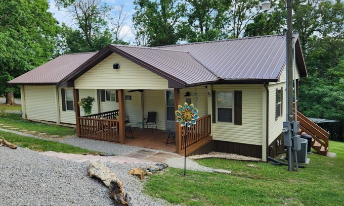 Nancy Cabaña | Cottage at Lake Cumberland; 6m walk to water at Clearwater public boat ramp