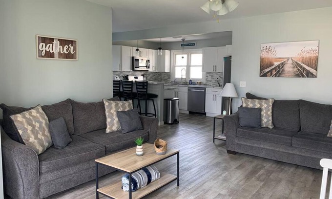 Huron Casa | Cottage at Old Homestead Beach.